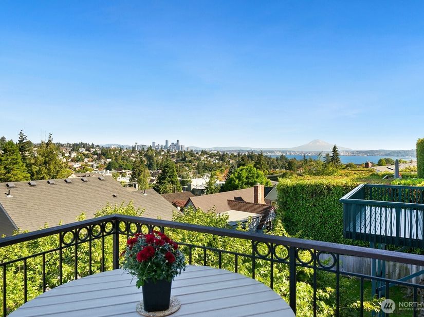2472 Montavista Place W, Seattle WA 98199