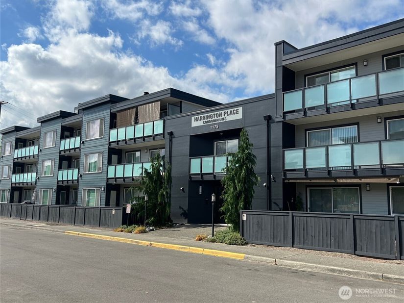 1175 Harrington Place NE 214, Renton WA 98056