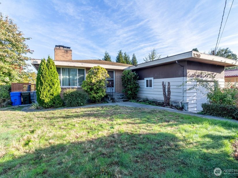 1210 N 33rd Place, Renton WA 98056