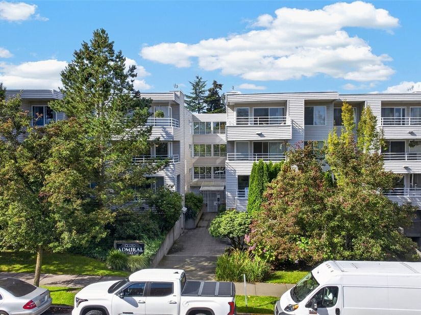 2125 California Avenue SW 302, Seattle WA 98116