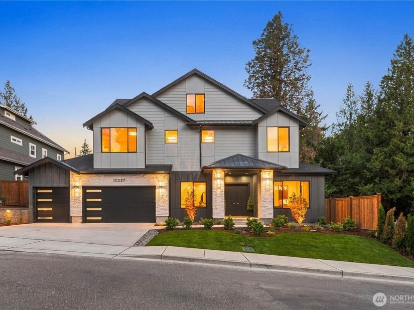10237 SE 6th Street, Bellevue WA 98004