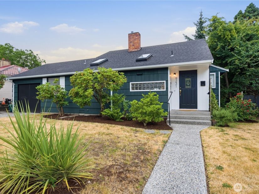9231 26th Avenue SW, Seattle WA 98106