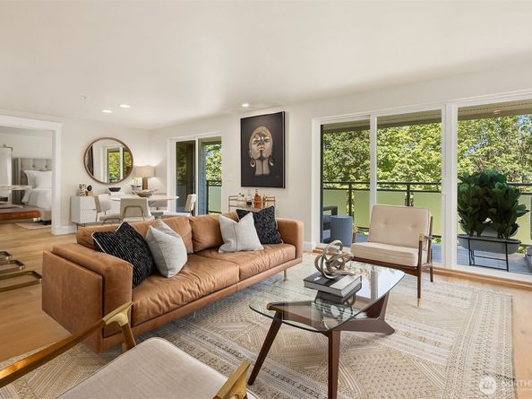 2334 Thorndyke Avenue W 301, Seattle WA 98199