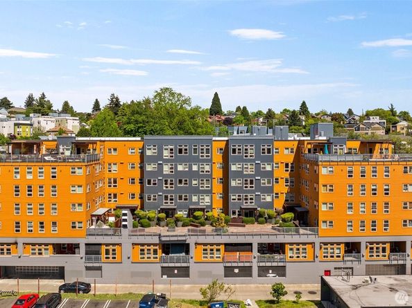 827 Hiawatha Place S 515, Seattle WA 98144