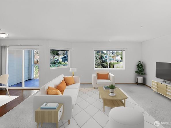 1318 37th Street 2420, Everett WA 98201