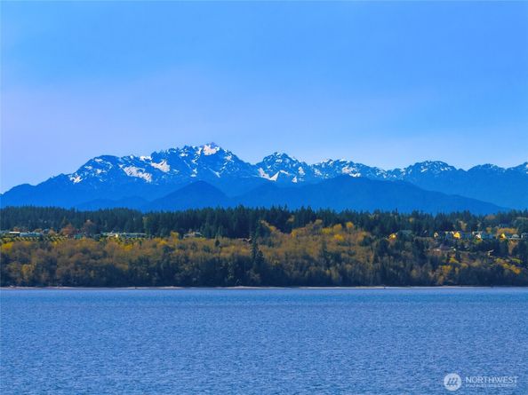 12145 Arrow Point Loop NE, Bainbridge Island WA 98110