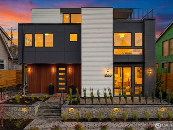 2558 30th Avenue W, Seattle WA 98199