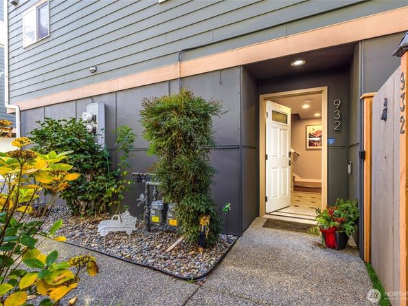 932 N 96th Street, Seattle WA 98103