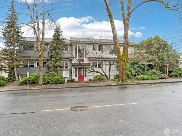 12567 35th Avenue NE 204, Seattle WA 98125