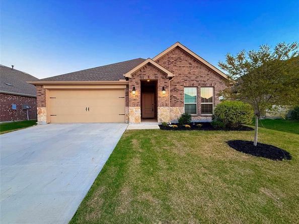 11008  Summer Rain Boulevard , Aubrey Texas 76227