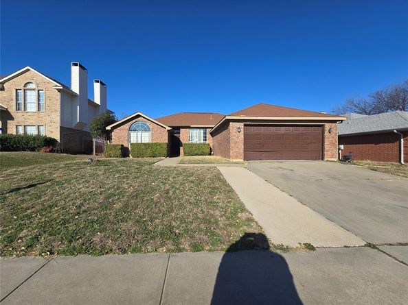 8012  Ashridge Road , Fort Worth Texas 76134