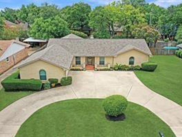 1804  Lincolnshire Drive , Bedford Texas 76021