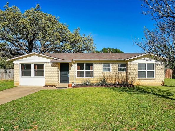 412  Fleming Drive , Hurst Texas 76053
