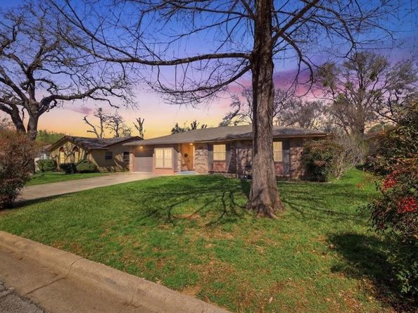 800  Brownstone Street , Euless Texas 76039