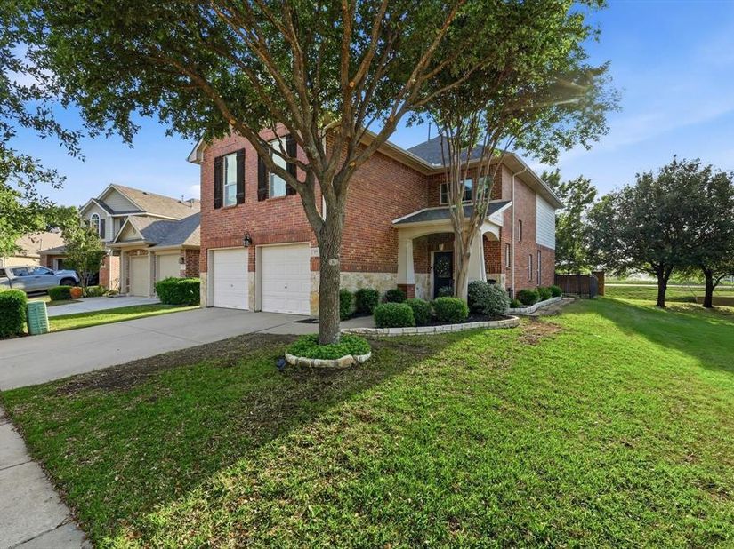 377  Kirby Drive , Lantana Texas 76226
