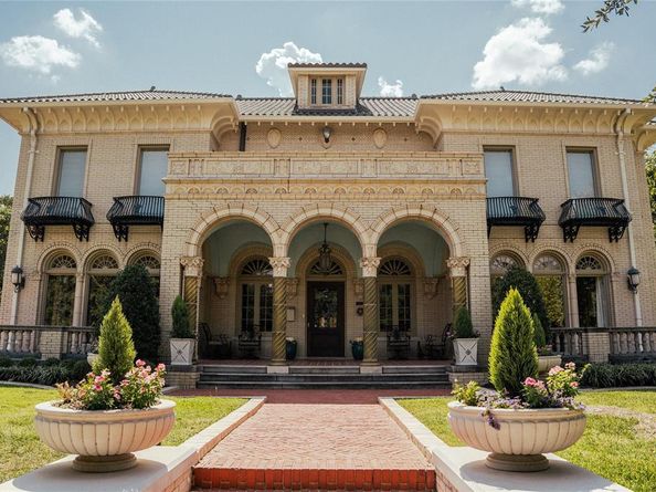 1001  Elizabeth Boulevard , Fort Worth Texas 76110