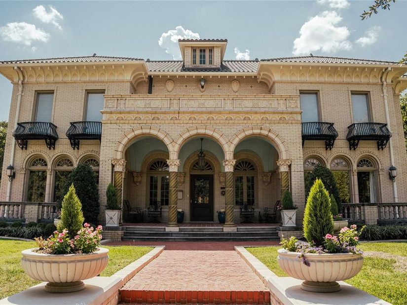 1001  Elizabeth Boulevard , Fort Worth Texas 76110