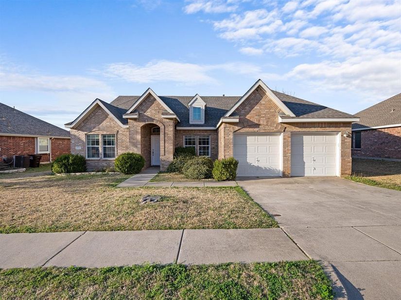 2721  Clubhouse Drive , Denton Texas 76210
