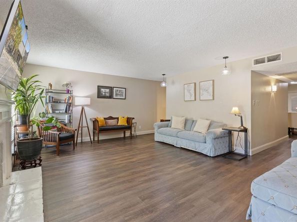 15912  Archwood Lane  1016, Dallas Texas 75248