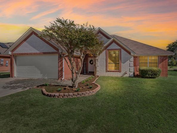 305  Maverick Trail , Oak Point Texas 75068
