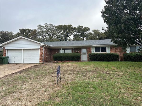 532  Plainview Drive , Hurst Texas 76054