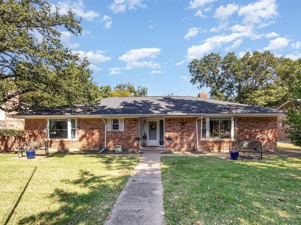 2015  Woods Drive , Arlington Texas 76010