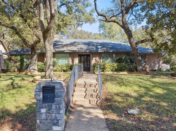 805  Newport Road , Fort Worth Texas 76120