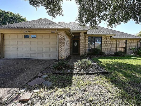 8208  Willow Glen Court , Fort Worth Texas 76134