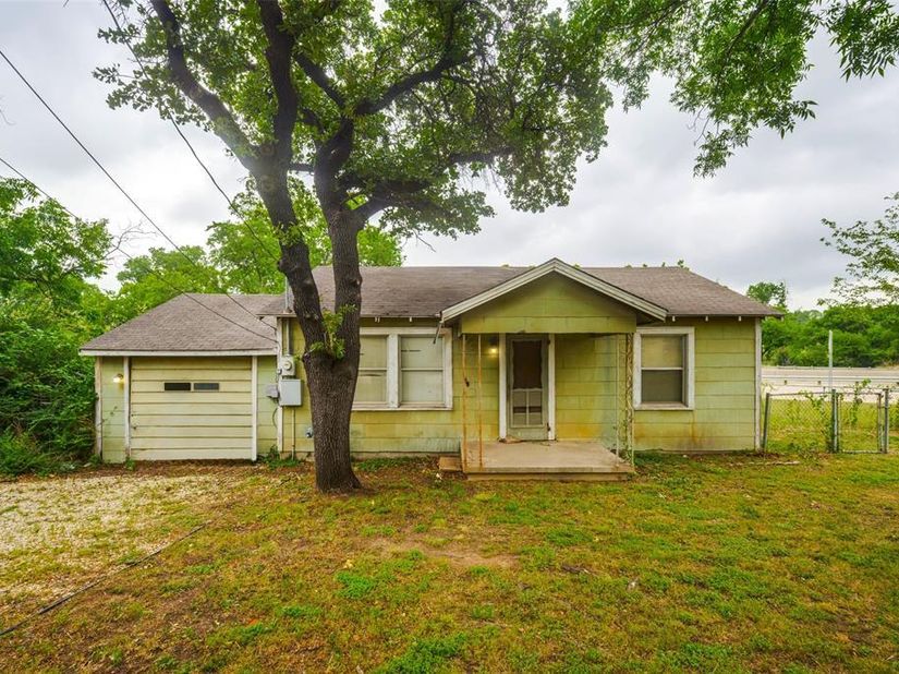 1202  Lindsey Street , Denton Texas 76205