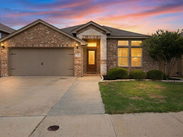 9236  Hunters Court , White Settlement Texas 76108