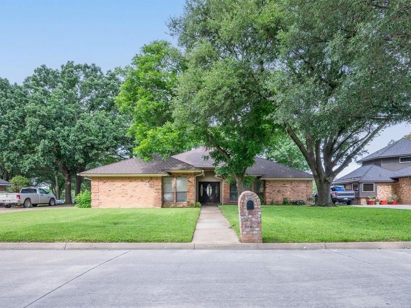 1525  Inverness Road , Mansfield Texas 76063