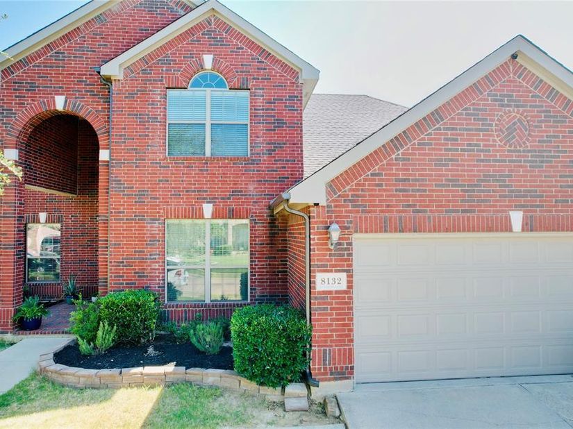 8132  Guadalupe Road , Arlington Texas 76002