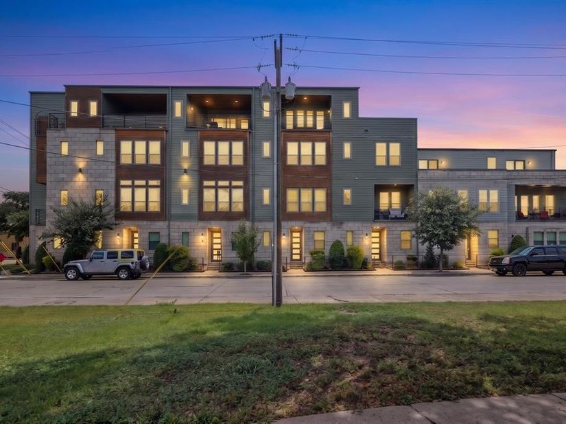 3170  Carmel Street  106, Dallas Texas 75204