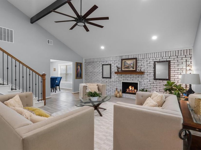 2316  Hummingbird Trail , Grapevine Texas 76051