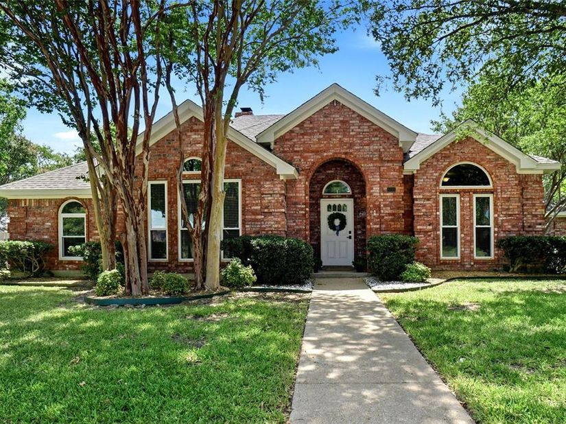 1321  Oak Harbor Boulevard , Azle Texas 76020