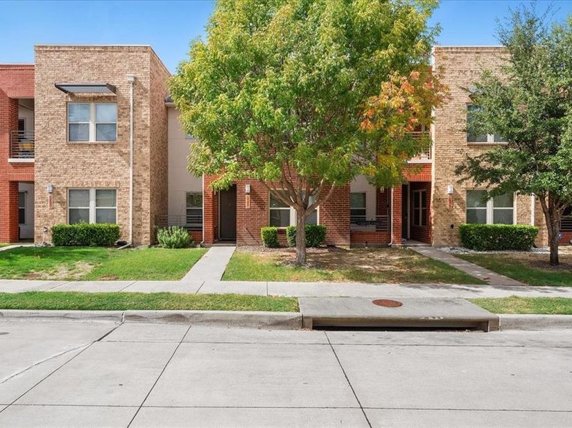 349  Tonga Street , Dallas Texas 75203
