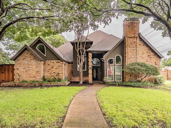 2002  Diamond Oaks Drive , Garland Texas 75044