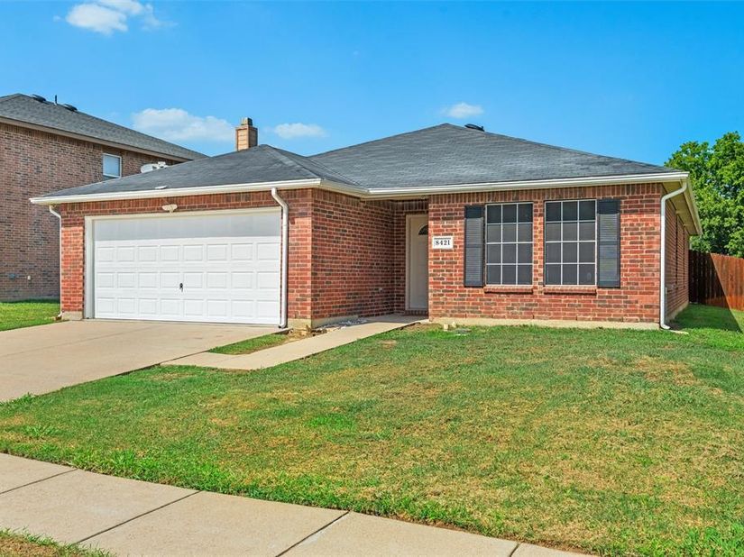 8421  River Bluffs Drive , Arlington Texas 76002