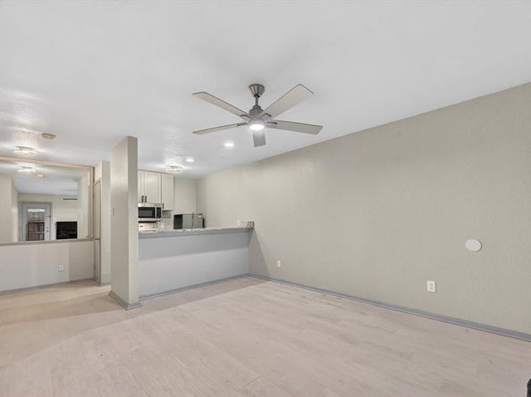 1810 N Garrett Avenue  124, Dallas Texas 75206
