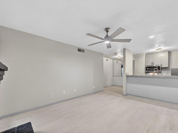 1810 N Garrett Avenue  124, Dallas Texas 75206