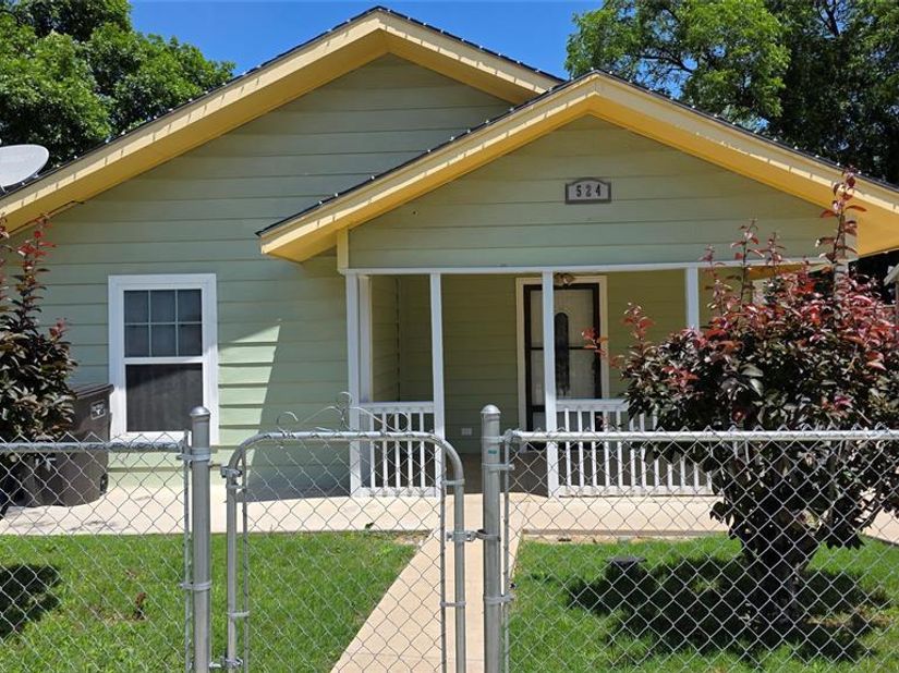 524 W Broadus Avenue , Fort Worth Texas 76115