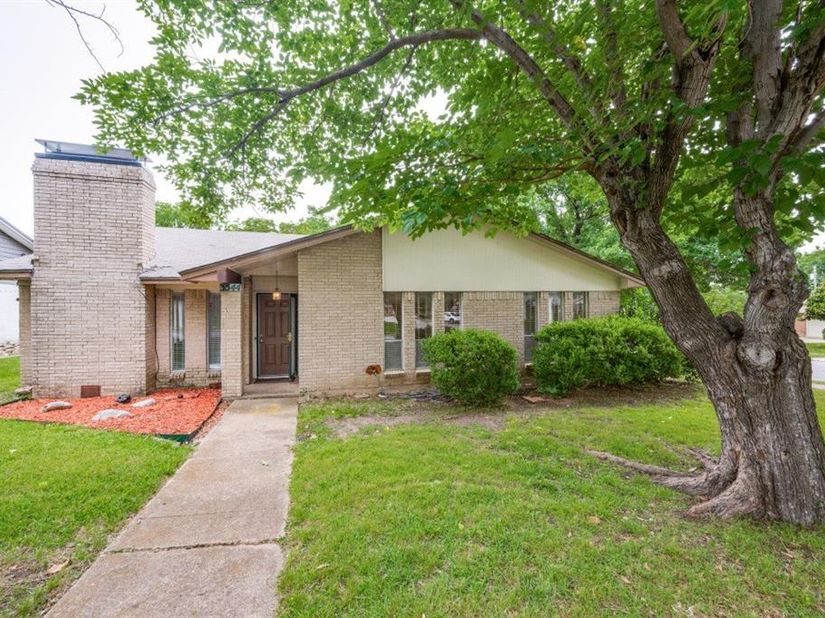 3544  Esplendor Avenue , Irving Texas 75062