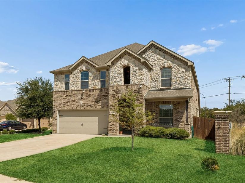 1304  Mountain View Lane , Kennedale Texas 76060