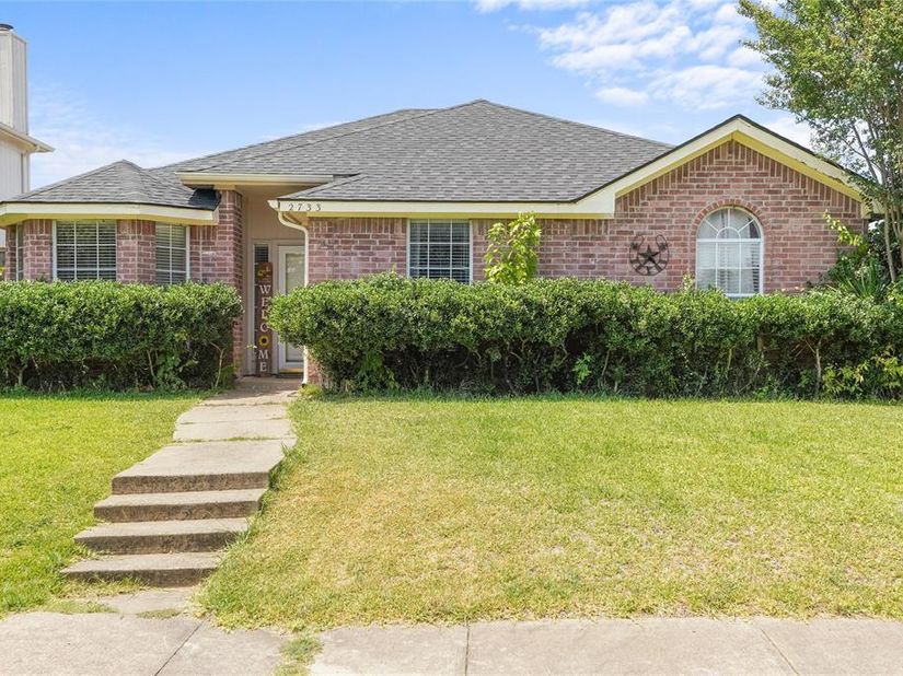 2733  Spring Rain Drive , Mesquite Texas 75181