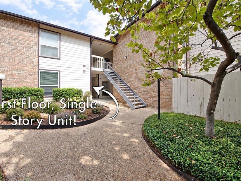 7107  Holly Hill Drive  17, Dallas Texas 75231