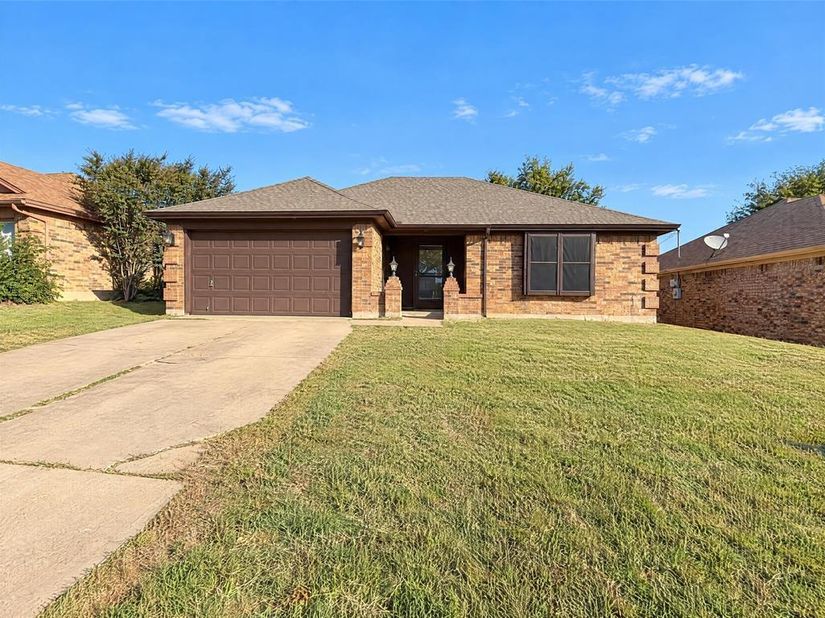 935  Thistle Ridge Lane , Arlington Texas 76017
