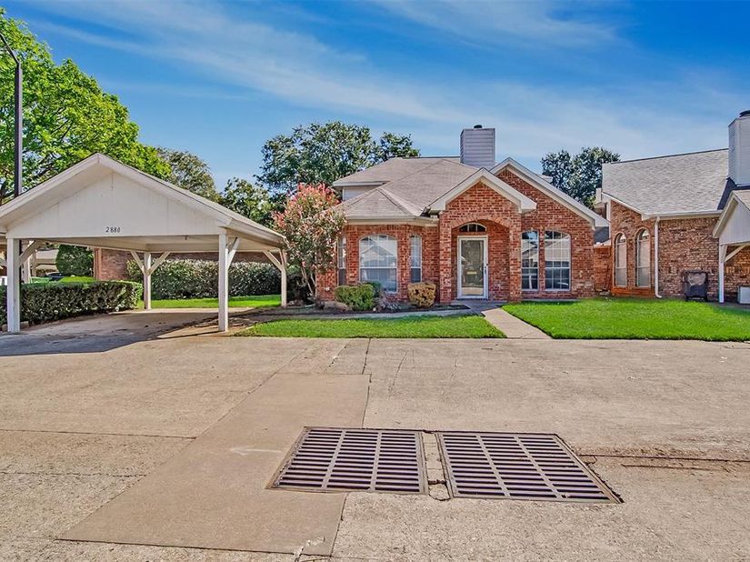 2880  Inniswood Circle , Arlington Texas 76015