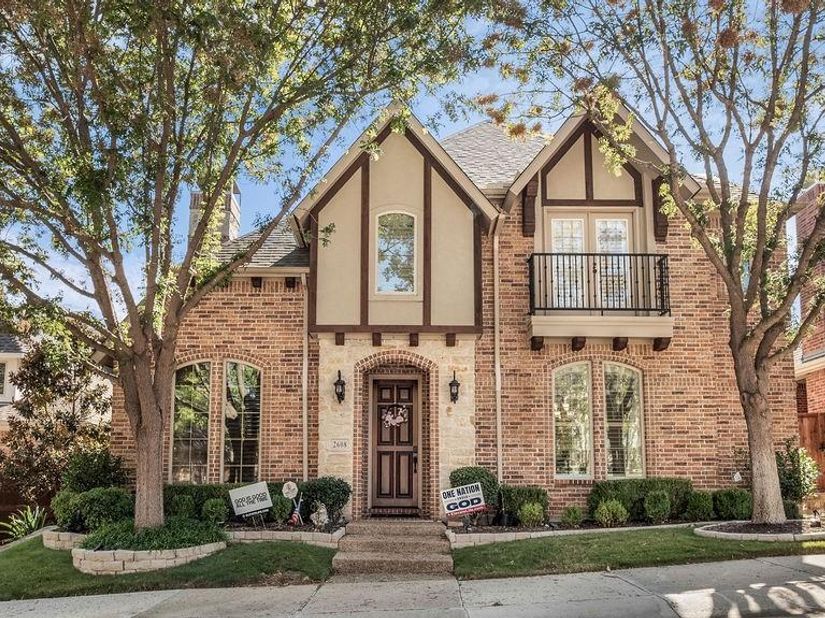 2608  Sir Wade Way , Lewisville Texas 75056