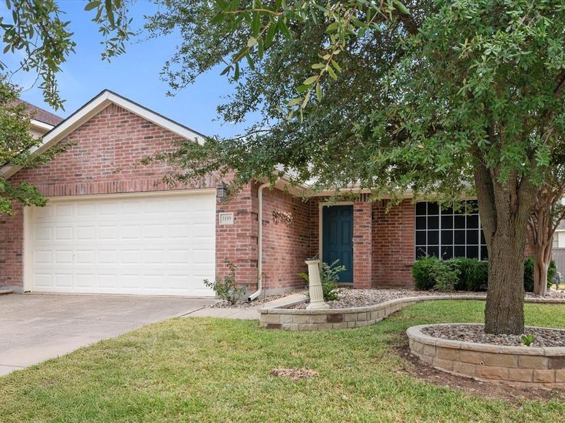 1109  Nighthawk Road , Fort Worth Texas 76108