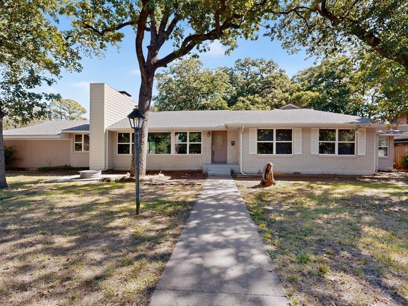 2314  Wales Place , Irving Texas 75062